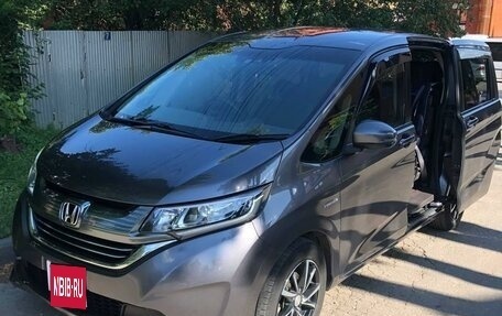 Honda Freed II, 2018 год, 1 825 000 рублей, 1 фотография