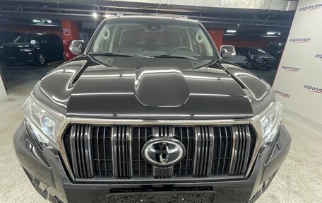 Toyota Land Cruiser Prado 150 рестайлинг 2, 2022 год, 9 400 000 рублей, 5 фотография