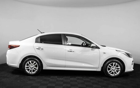 KIA Rio IV, 2018 год, 1 370 000 рублей, 5 фотография