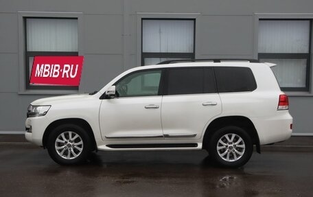 Toyota Land Cruiser 200, 2016 год, 5 999 000 рублей, 8 фотография