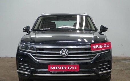 Volkswagen Touareg III, 2019 год, 4 620 000 рублей, 2 фотография