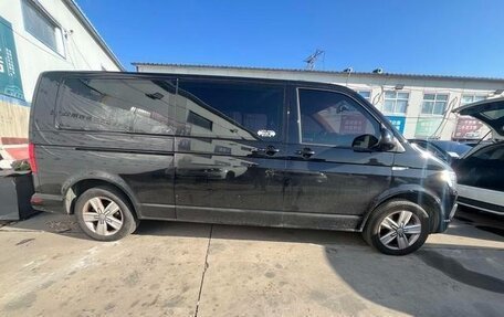 Volkswagen Caravelle T6 рестайлинг, 2018 год, 3 960 000 рублей, 4 фотография