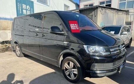 Volkswagen Caravelle T6 рестайлинг, 2018 год, 3 960 000 рублей, 2 фотография