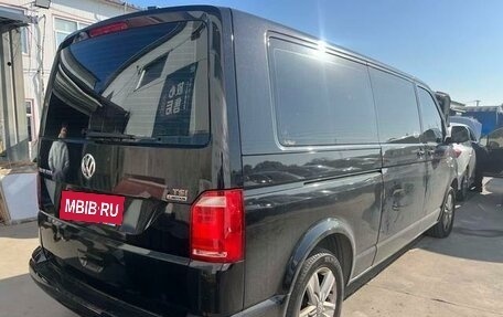 Volkswagen Caravelle T6 рестайлинг, 2018 год, 3 960 000 рублей, 5 фотография