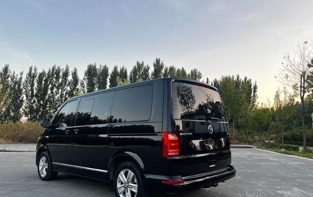 Volkswagen Multivan T6 рестайлинг, 2017 год, 3 973 000 рублей, 3 фотография