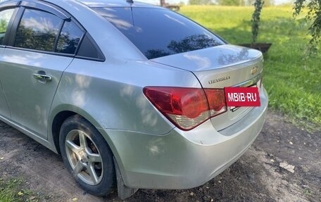 Chevrolet Cruze II, 2010 год, 500 000 рублей, 4 фотография