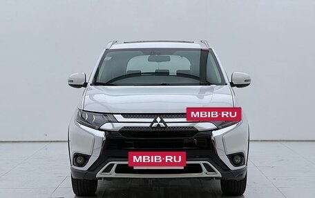 Mitsubishi Outlander III рестайлинг 3, 2021 год, 2 250 000 рублей, 2 фотография