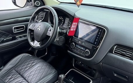 Mitsubishi Outlander III рестайлинг 3, 2021 год, 2 250 000 рублей, 8 фотография