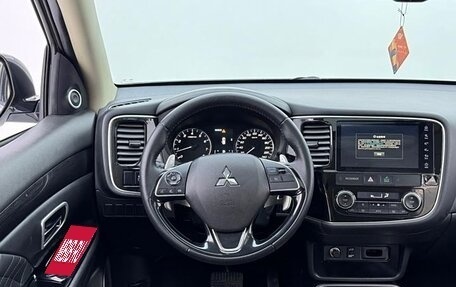 Mitsubishi Outlander III рестайлинг 3, 2021 год, 2 250 000 рублей, 6 фотография