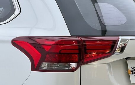 Mitsubishi Outlander III рестайлинг 3, 2021 год, 2 250 000 рублей, 21 фотография