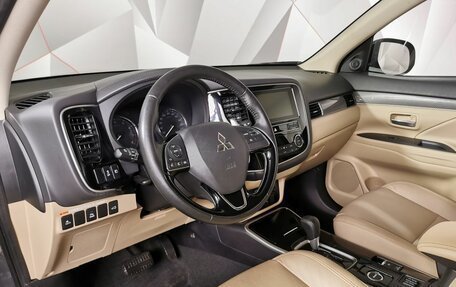 Mitsubishi Outlander III рестайлинг 3, 2020 год, 2 998 000 рублей, 14 фотография