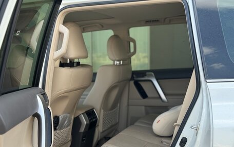 Toyota Land Cruiser Prado 150 рестайлинг 2, 2023 год, 10 200 000 рублей, 7 фотография