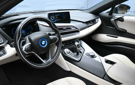 BMW i8 I рестайлинг, 2015 год, 7 790 000 рублей, 12 фотография