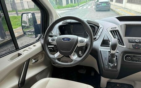 Ford Tourneo Custom I рестайлинг, 2021 год, 3 260 000 рублей, 7 фотография