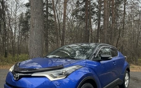 Toyota C-HR I рестайлинг, 2018 год, 2 800 000 рублей, 4 фотография