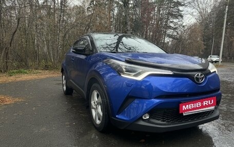 Toyota C-HR I рестайлинг, 2018 год, 2 800 000 рублей, 12 фотография