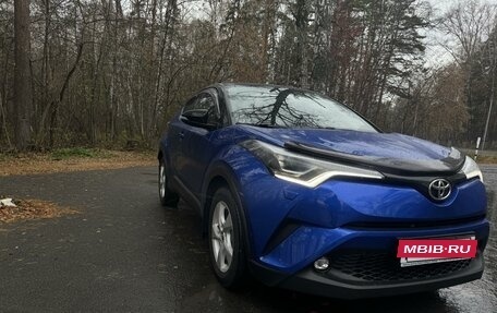 Toyota C-HR I рестайлинг, 2018 год, 2 800 000 рублей, 11 фотография