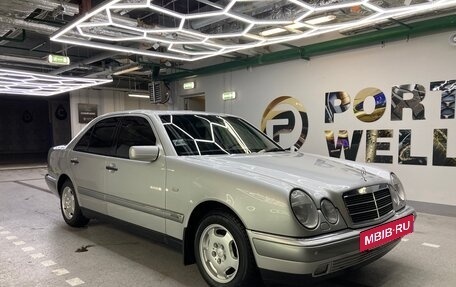 Mercedes-Benz E-Класс, 1998 год, 1 500 000 рублей, 3 фотография