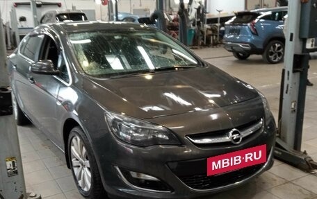 Opel Astra J, 2014 год, 930 000 рублей, 2 фотография