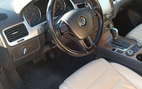 Volkswagen Touareg III, 2011 год, 2 000 000 рублей, 2 фотография