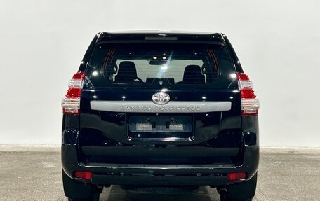 Toyota Land Cruiser Prado 150 рестайлинг 2, 2016 год, 3 690 000 рублей, 6 фотография