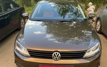 Volkswagen Jetta VI, 2013 год, 1 150 000 рублей, 2 фотография