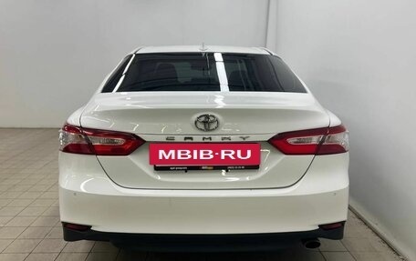 Toyota Camry, 2018 год, 2 100 000 рублей, 6 фотография