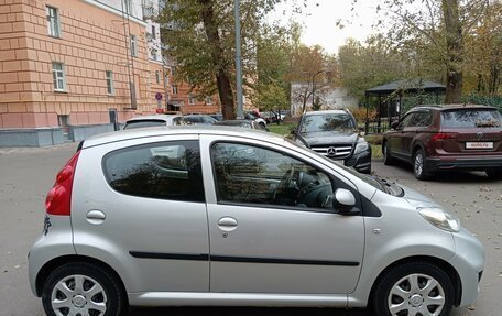 Peugeot 107 I рестайлинг, 2011 год, 600 000 рублей, 2 фотография