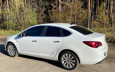 Opel Astra J, 2013 год, 800 000 рублей, 2 фотография