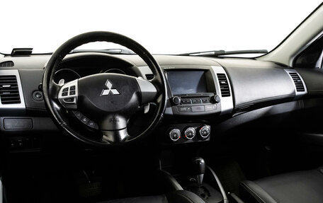 Mitsubishi Outlander III рестайлинг 3, 2011 год, 1 349 000 рублей, 11 фотография