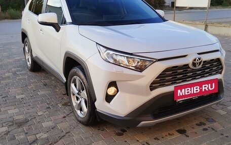 Toyota RAV4, 2019 год, 3 333 000 рублей, 2 фотография