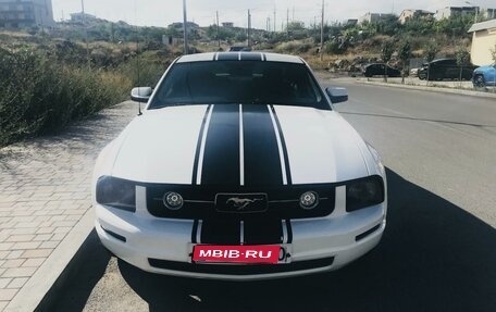 Ford Mustang VI рестайлинг, 2008 год, 1 200 000 рублей, 1 фотография