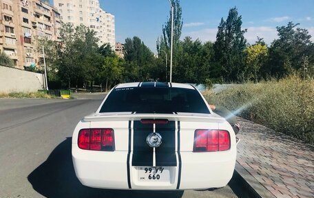 Ford Mustang VI рестайлинг, 2008 год, 1 200 000 рублей, 2 фотография