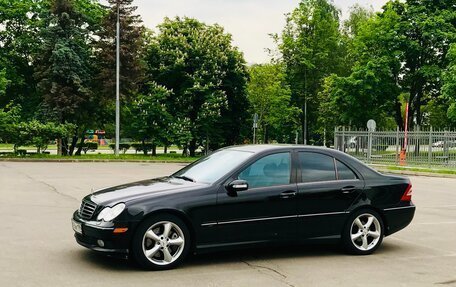 Mercedes-Benz C-Класс, 2004 год, 750 000 рублей, 1 фотография