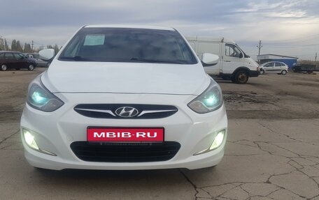 Hyundai Solaris II рестайлинг, 2013 год, 869 000 рублей, 1 фотография