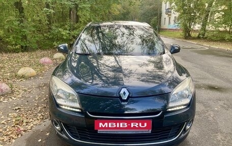 Renault Megane III, 2013 год, 800 000 рублей, 2 фотография