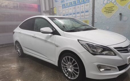 Hyundai Solaris II рестайлинг, 2015 год, 1 250 000 рублей, 5 фотография