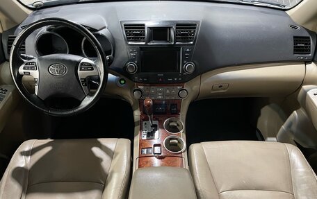 Toyota Highlander III, 2011 год, 1 850 000 рублей, 6 фотография