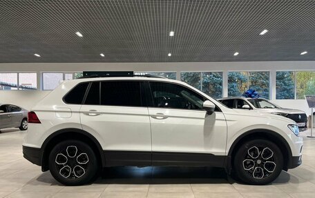 Volkswagen Tiguan II, 2020 год, 2 555 000 рублей, 2 фотография