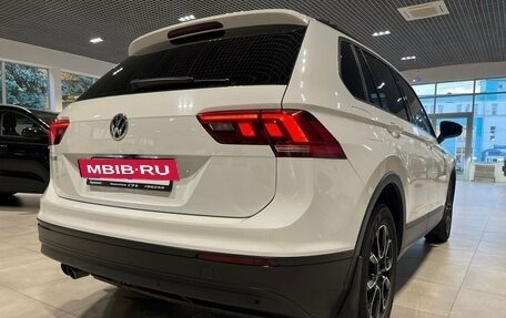 Volkswagen Tiguan II, 2020 год, 2 555 000 рублей, 3 фотография