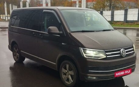 Volkswagen Multivan T6 рестайлинг, 2016 год, 2 700 000 рублей, 2 фотография