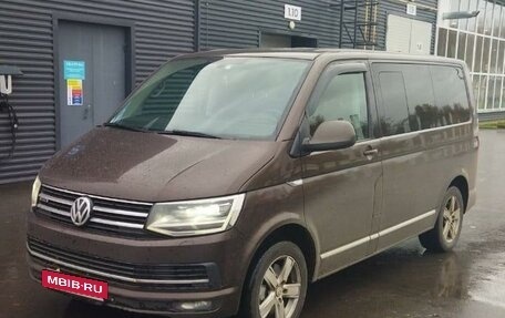 Volkswagen Multivan T6 рестайлинг, 2016 год, 2 700 000 рублей, 3 фотография