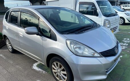 Honda Fit III, 2013 год, 770 000 рублей, 2 фотография