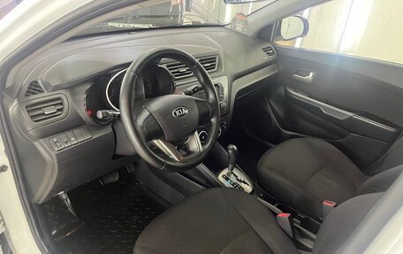 KIA Rio III рестайлинг, 2013 год, 897 000 рублей, 24 фотография