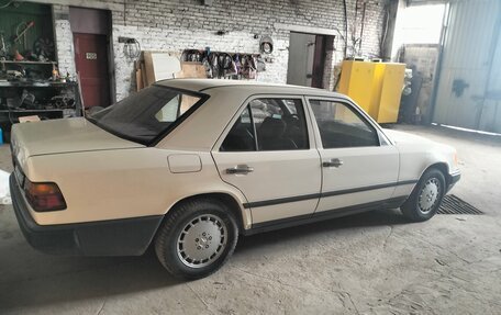 Mercedes-Benz W124, 1985 год, 580 000 рублей, 2 фотография