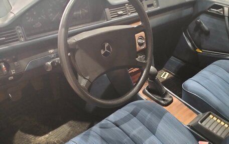 Mercedes-Benz W124, 1985 год, 580 000 рублей, 10 фотография