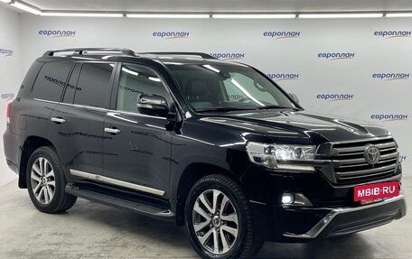 Toyota Land Cruiser 200, 2016 год, 6 350 000 рублей, 2 фотография