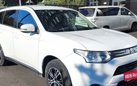 Mitsubishi Outlander III рестайлинг 3, 2013 год, 1 700 000 рублей, 1 фотография