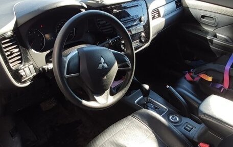 Mitsubishi Outlander III рестайлинг 3, 2013 год, 1 700 000 рублей, 7 фотография