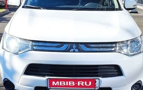 Mitsubishi Outlander III рестайлинг 3, 2013 год, 1 700 000 рублей, 6 фотография